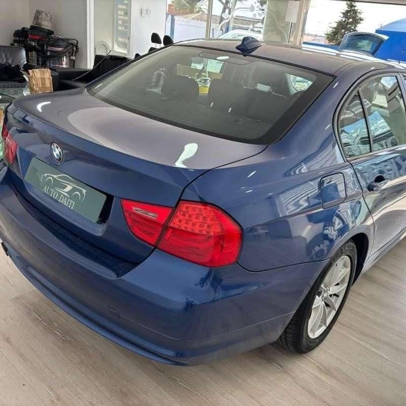 Usado BMW 318 143 CV (105 kW) 2010 Azul Familiar