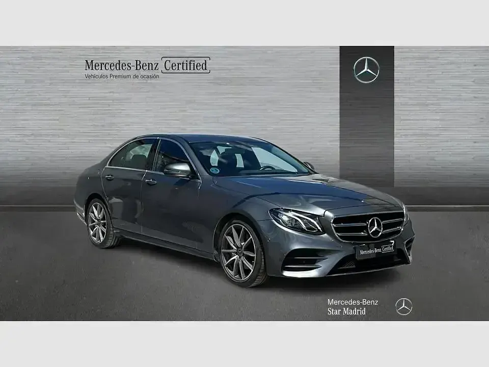 Usado Mercedes E220 AMG line 194 CV (142 kW) 2020 Gris Berlina