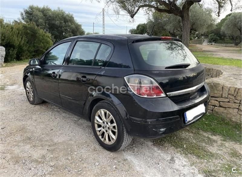 Usado Opel Astra Cosmo 100 CV (73 kW) 2009 Negro Berlina