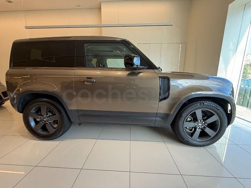 Usado Land Rover Defender S 249 HP (183 kW) 2024 Castanho SUV