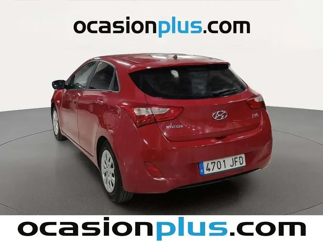 Usado Hyundai i30 90 CV (66 kW) 2015 Rojo Utilitario