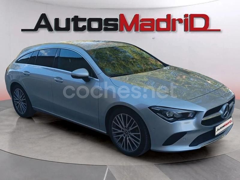 Gris / plata Usado 2021 Mercedes CLA200 Shooting Brake Familiar | 22.990 € (Un poco caro) - Imagen 1/4
