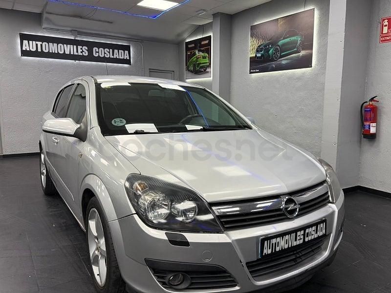 Usado Opel Astra Cosmo 100 CV (73 kW) 2007 Gris / plata Berlina