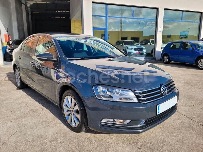 Usado VW Passat Advance 140 CV (102 kW) 2013 Gris / plata Berlina
