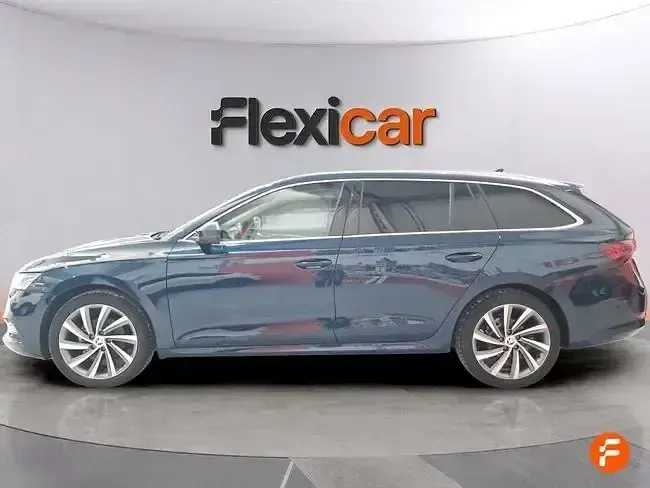 Usado Skoda Octavia Style 150 CV (110 kW) 2021 Azul Familiar