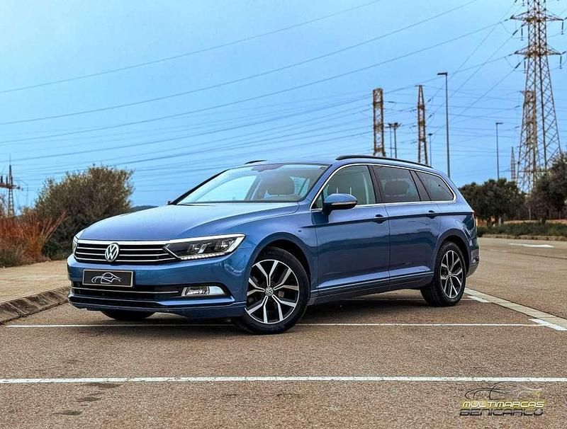 Usado VW Passat Advance 150 CV (110 kW) 2017 Azul Familiar