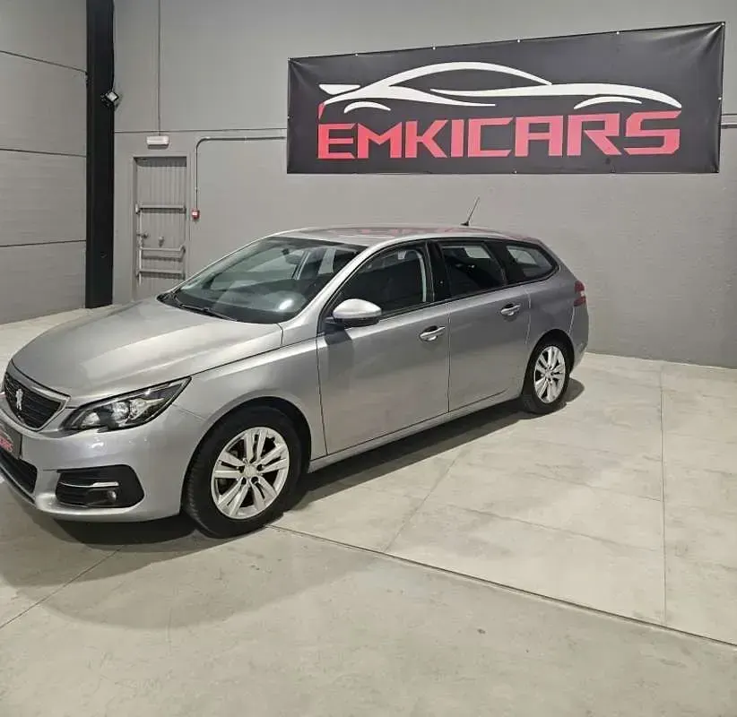 Usado Peugeot 308 Active 99 CV (72 kW) 2018 Gris Utilitario