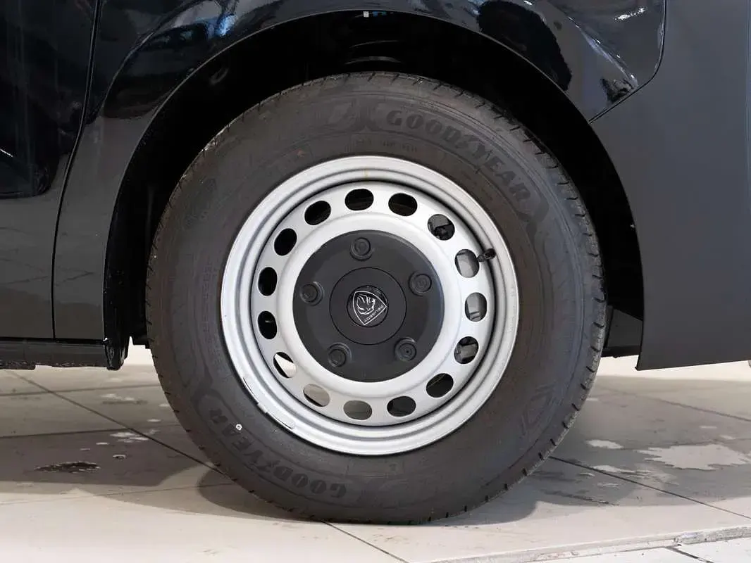 Usado Peugeot Expert S 120 CV (88 kW) 2025 Negro Van