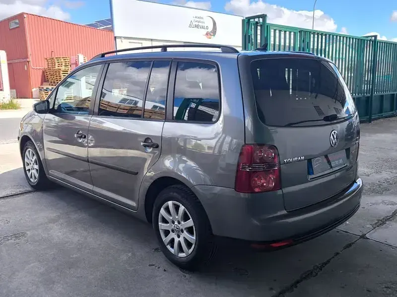 Usado VW Touran Edition 105 CV (77 kW) 2010 Beige Monovolumen