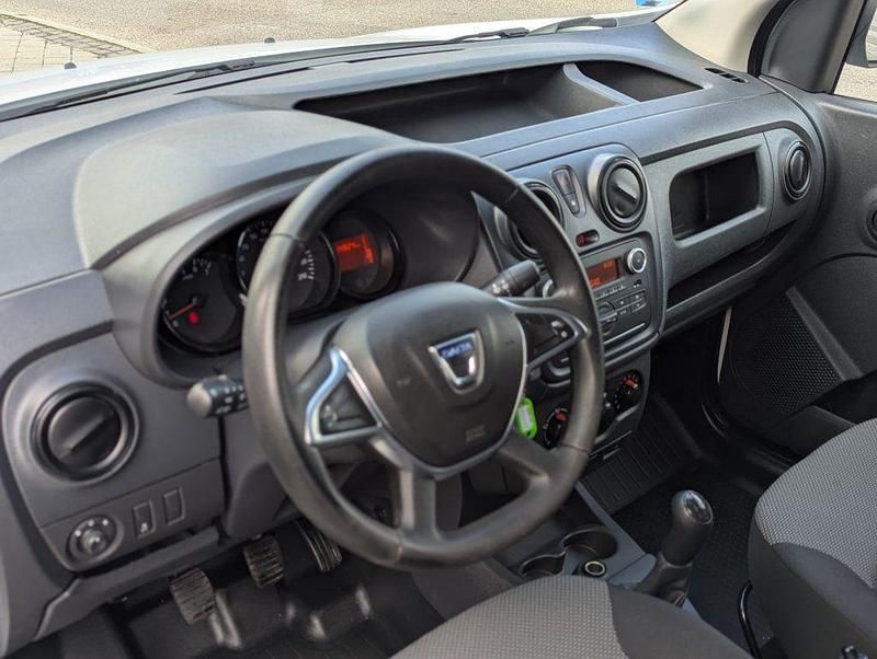 Usado Dacia Dokker Essentiel 107 CV (78 kW) 2020 Blanco Monovolumen