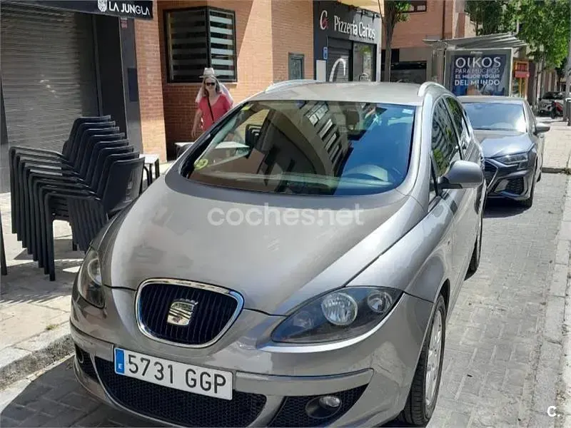 Usado Seat Altea XL 105 CV (77 kW) 2008 Gris / plata Monovolumen