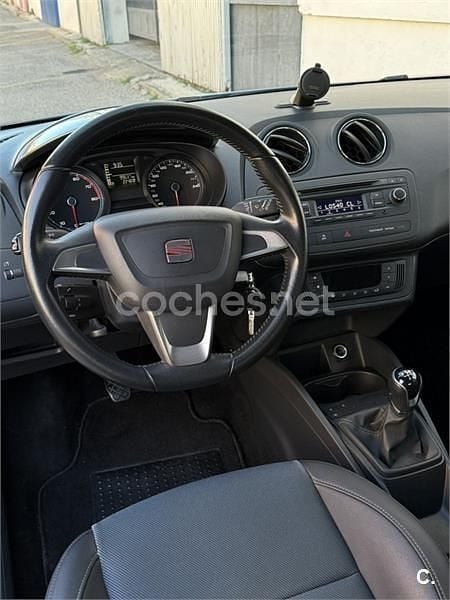 Usado Seat Ibiza I-Tech 105 CV (77 kW) 2014 Azul Berlina