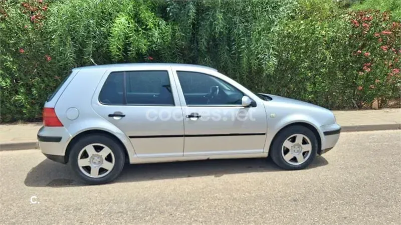 Usado VW Golf IV Conceptline 90 CV (66 kW) 2001 Gris / plata Berlina