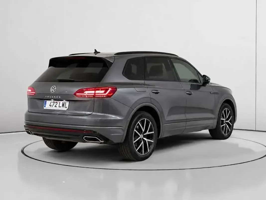 Usado VW Touareg Elegance 286 CV (210 kW) 2022 Gris SUV