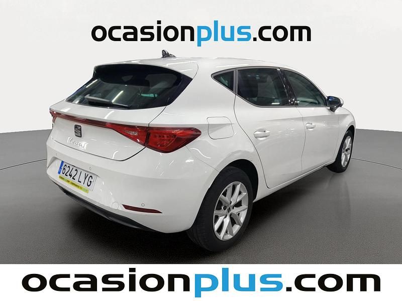 Usado Seat Leon Style 150 CV (110 kW) 2022 Blanco Berlina