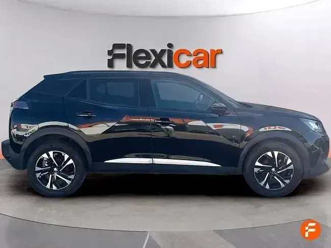 Usado Peugeot 2008 Allure 100 CV (73 kW) 2022 Negro SUV