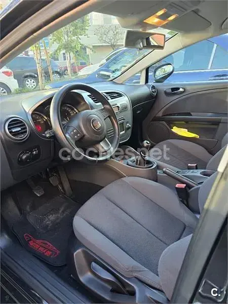 Usado Seat Leon Sport 125 CV (91 kW) 2008 Negro Utilitario