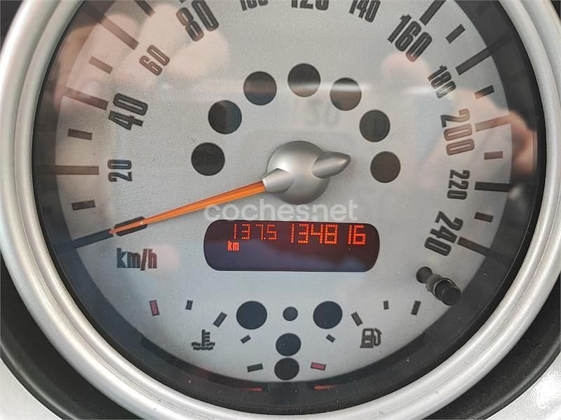 Usado Mini ONE 90 CV (66 kW) 2004 Gris / plata Utilitario