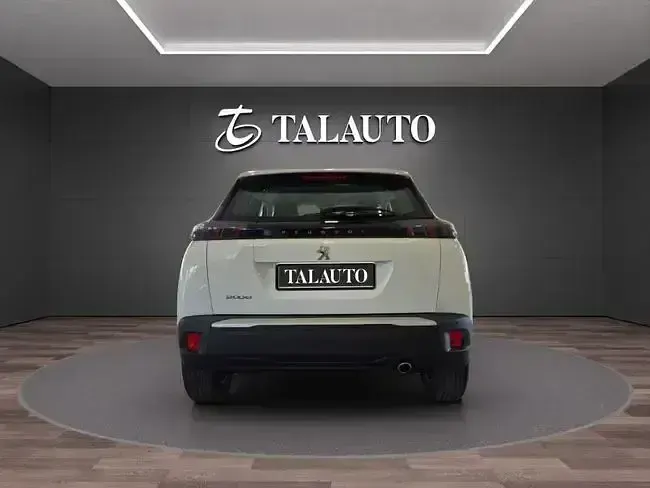 Usado Peugeot 2008 Active 110 CV (80 kW) 2021 Blanco SUV