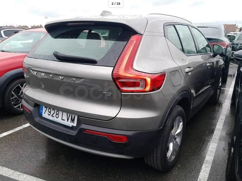 Usado Volvo XC40 Momentum 163 CV (119 kW) 2021 Gris / plata SUV