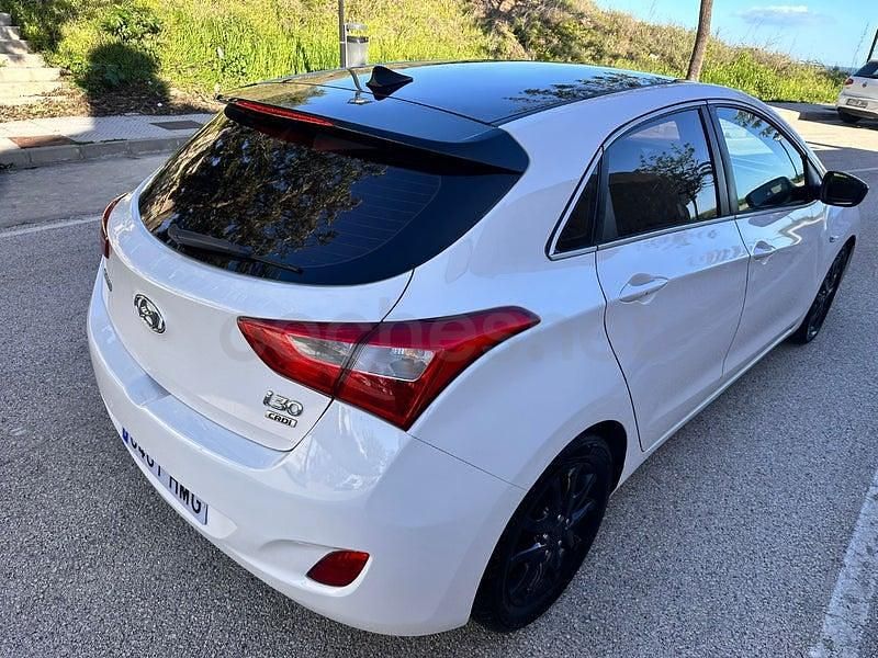 Usado Hyundai i30 90 CV (66 kW) 2012 Blanco Berlina