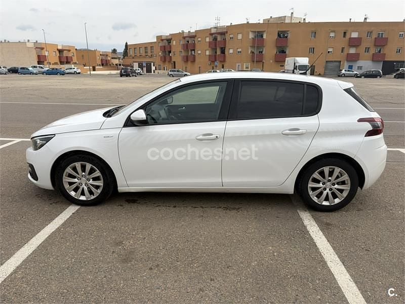 Usado Peugeot 308 Style 130 CV (95 kW) 2019 Blanco Berlina