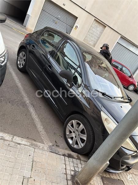 Usado Peugeot 207 70 CV (51 kW) 2007 Negro Berlina