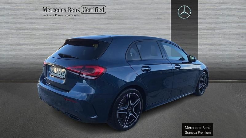 Usado Mercedes A200 AMG line 150 CV (110 kW) 2021 Azul denim Berlina