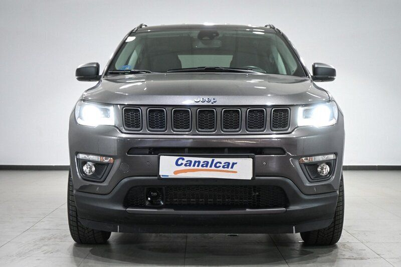Usado Jeep Compass Trailhawk 240 CV (176 kW) 2021 Gris SUV