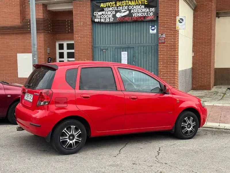 Usado Chevrolet Kalos Sport 94 CV (69 kW) 2004 Granate Berlina