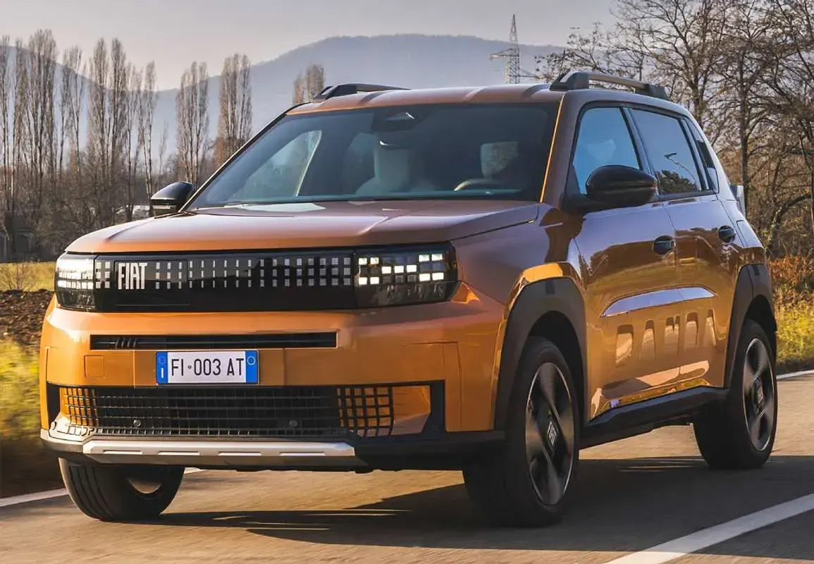 Usado Fiat Grande Panda La Prima 86 kW (118 CV) 2025 Marrón Utilitario