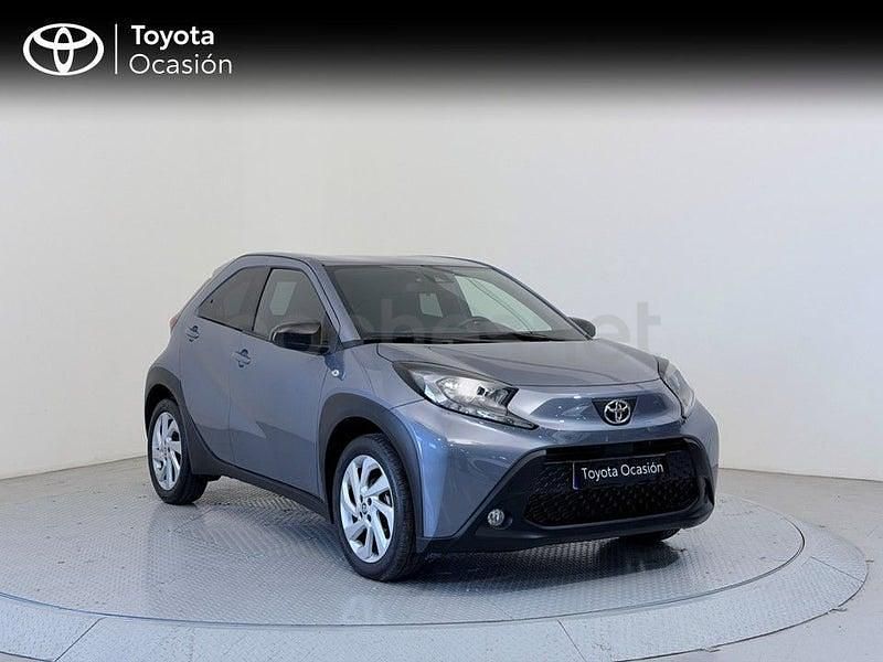 Usado Toyota Aygo X Play 72 CV (52 kW) 2025 Gris / plata SUV