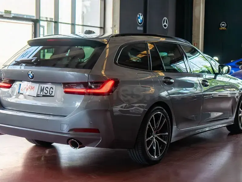 Usado BMW 330 Shadowline 245 CV (180 kW) 2024 Gris / plata Familiar