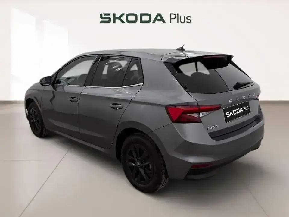 Usado Skoda Fabia Selection 116 CV (85 kW) 2025 Gris Utilitario