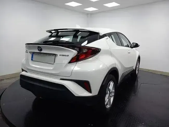 Begagnad Toyota C-HR Active 122 HK (89 kW) 2020 Vit SUV