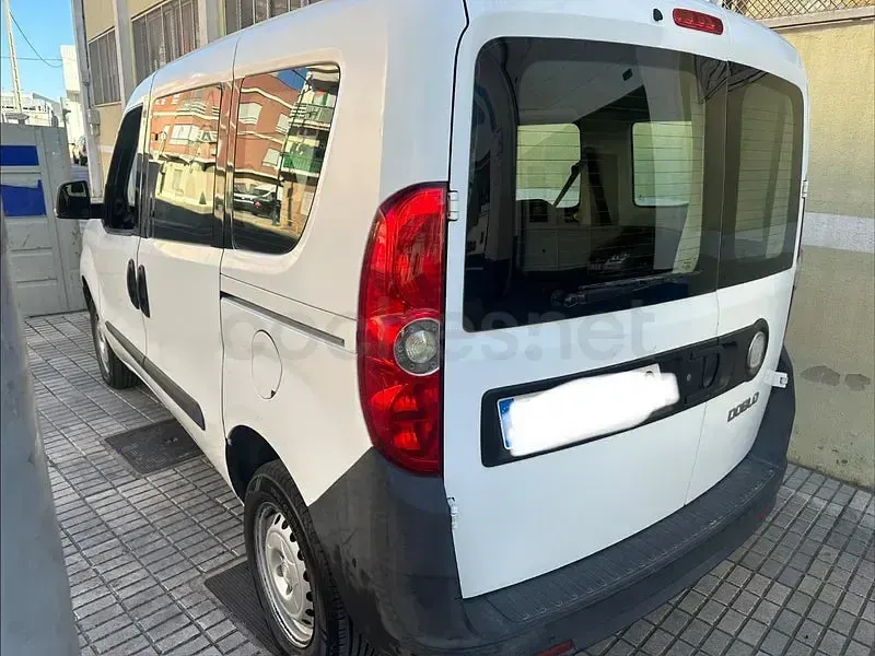 Usado Fiat Doblò Active 90 CV (66 kW) 2011 Blanco Monovolumen