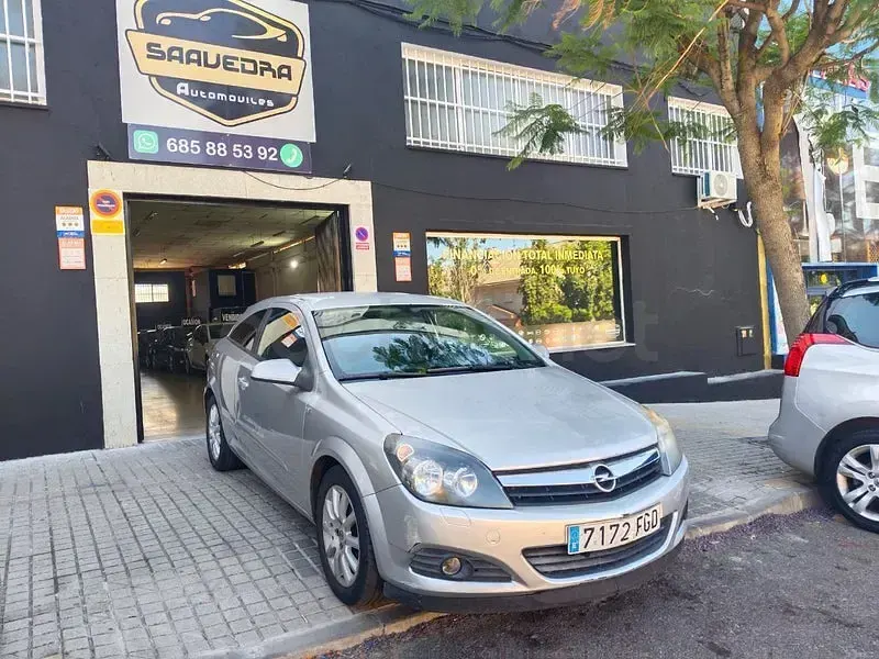 Usado Opel Astra GTC Cosmo 100 CV (73 kW) 2006 Gris / plata Berlina