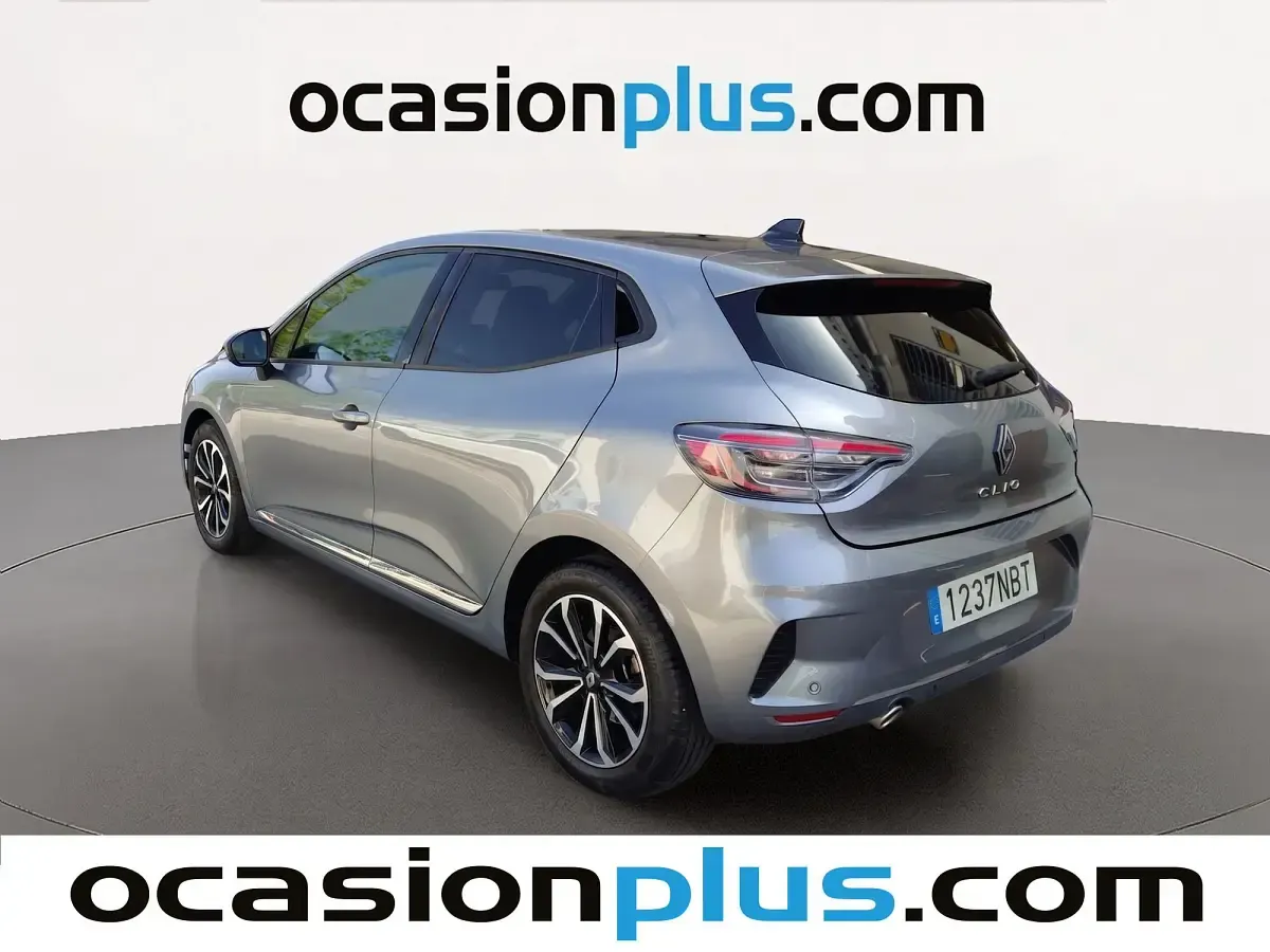 Usado Renault Clio Techno 101 CV (74 kW) 2025 Gris Utilitario