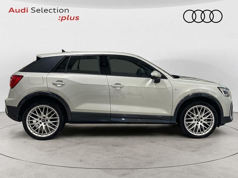 Usado Audi Q2 Ambiente 150 CV (110 kW) 2025 Gris SUV