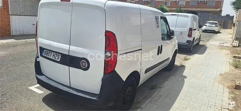 Usado Fiat Doblò Dynamic 90 CV (66 kW) 2014 Blanco Monovolumen