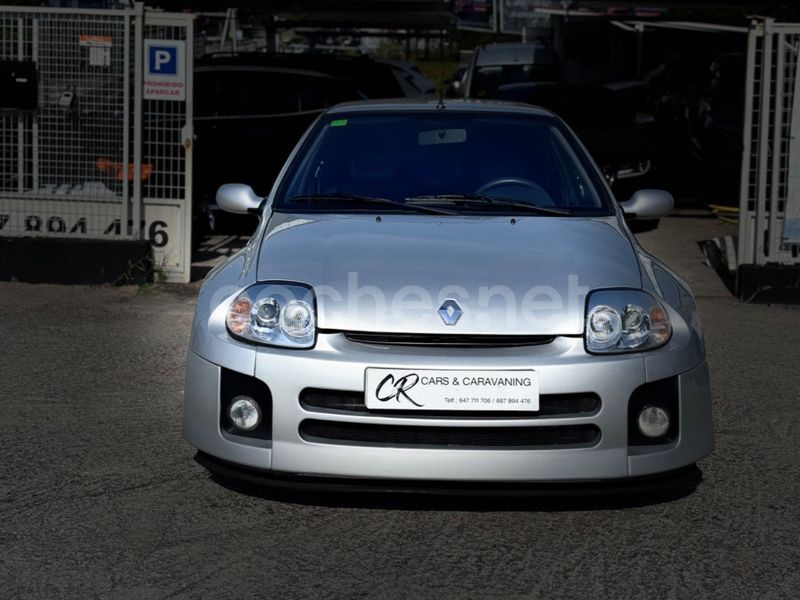 Gris / plata Usado 2001 Renault Clio II Berlina | 17.490 € - Imagen 1/4