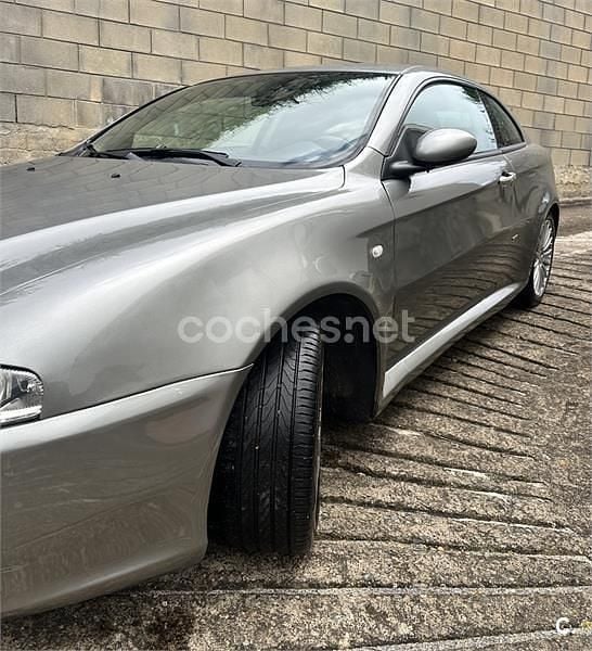 Usado Alfa Romeo GT Distinctive 165 CV (121 kW) 2005 Gris / plata Coupe