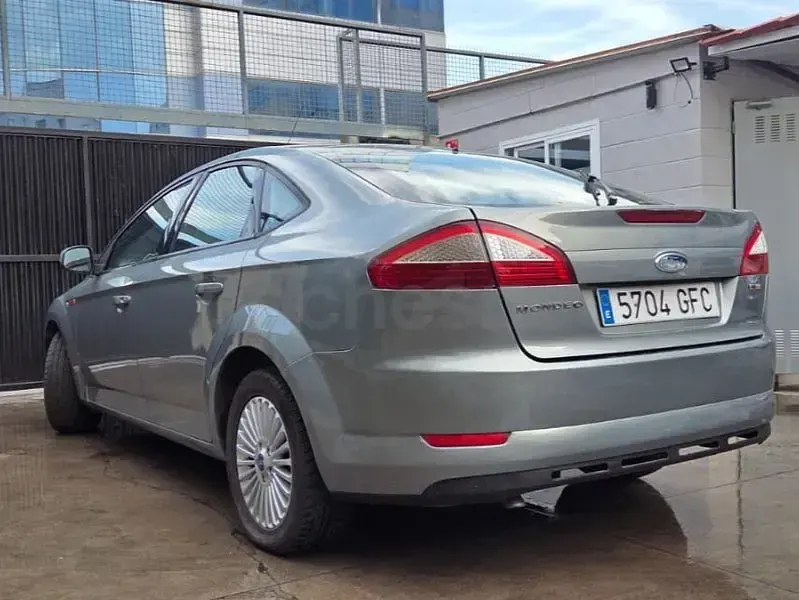 Usado Ford Mondeo Titanium 140 CV (102 kW) 2008 Gris / plata Berlina