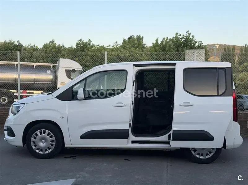 Usado Opel Combo 100 CV (73 kW) 2024 Blanco Monovolumen