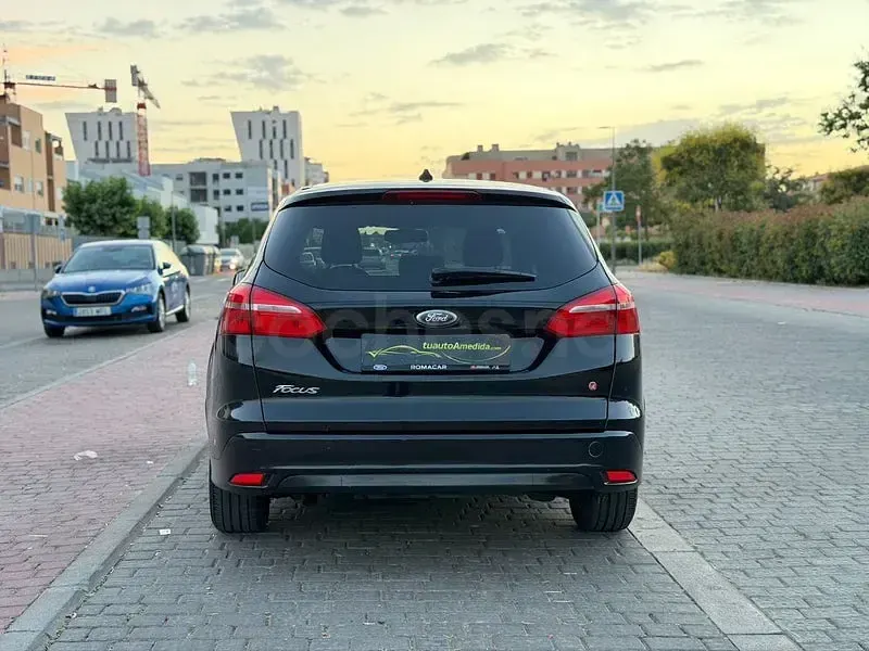 Usado Ford Focus Titanium 120 CV (88 kW) 2018 Negro Familiar