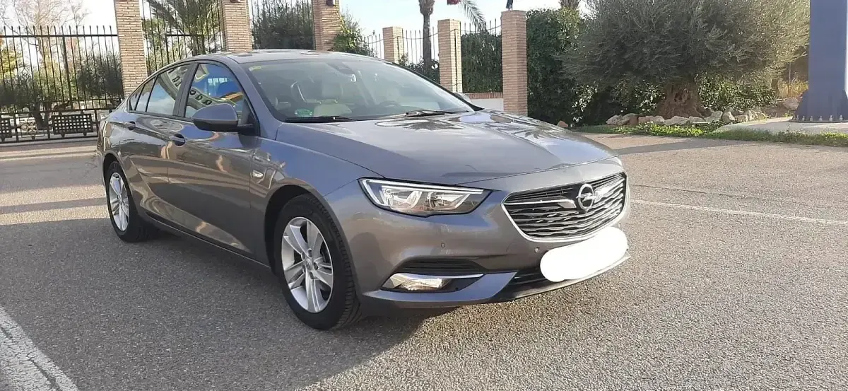 Usado Opel Insignia Selective 136 CV (100 kW) 2017 Gris Berlina