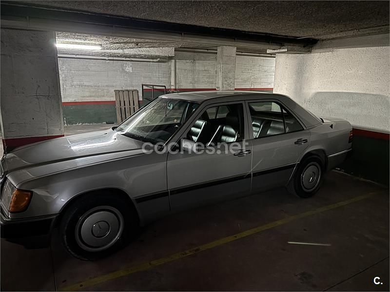 Usado Mercedes 230 132 CV (97 kW) 1989 Gris / plata Coupe