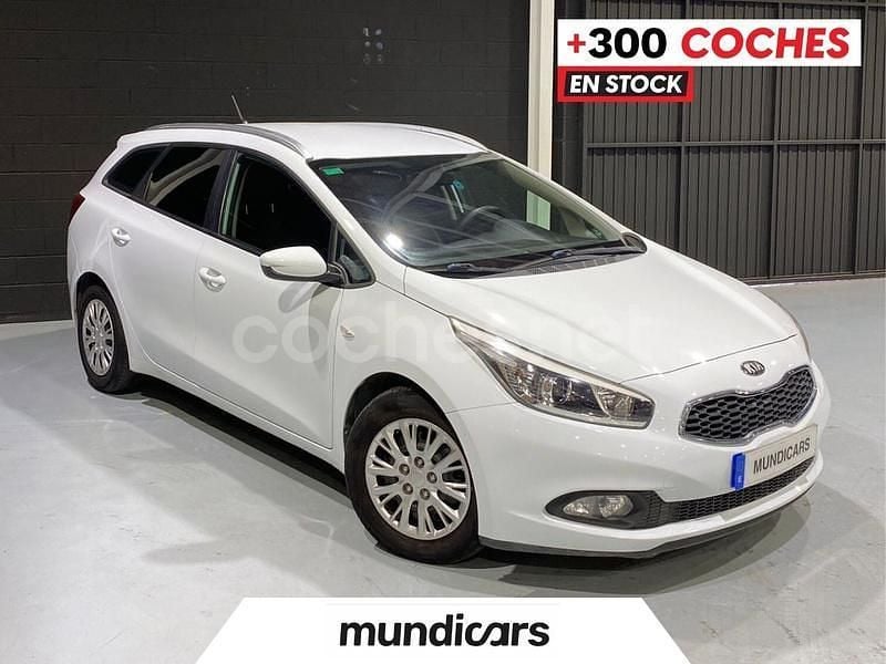 Blanco Usado 2014 Kia Ceed Sportswagon Familiar | 9990 € (Precio justo) - Imagen 1/4