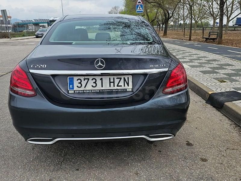 Usado Mercedes C220 170 CV (125 kW) 2014 Gris / plata Berlina