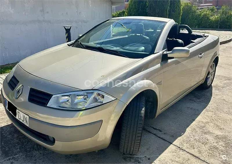 Usado Renault Mégane Cabriolet Dynamique 115 CV (84 kW) 2005 Beige Descapotable